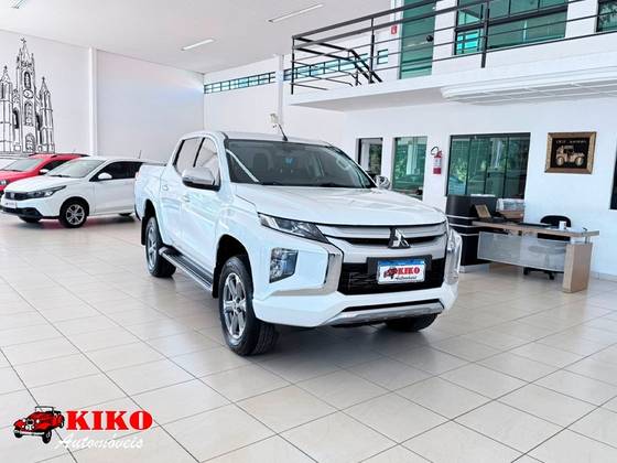 MITSUBISHI L200 TRITON 2.4 16V TURBO DIESEL SPORT HPE CD 4P 4X4 AUTOMÁTICO